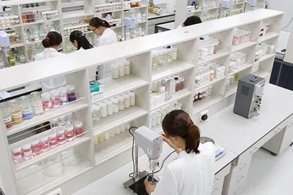 Kolmar сможет создавать косметику, меняющую цвет